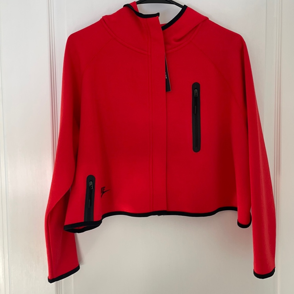 Nikes crop